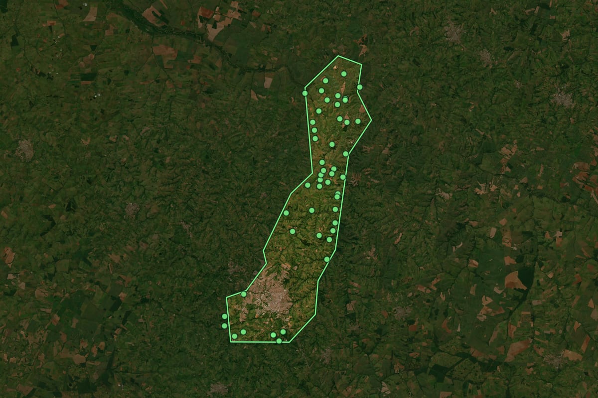Imagem de satélite de Presidente Prudente (SP), com o contorno do município e a posição dos imóveis desta página.