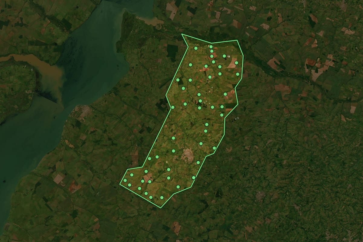 Imagem de satélite de Presidente Venceslau (SP), com o contorno do município e a posição dos imóveis desta página.
