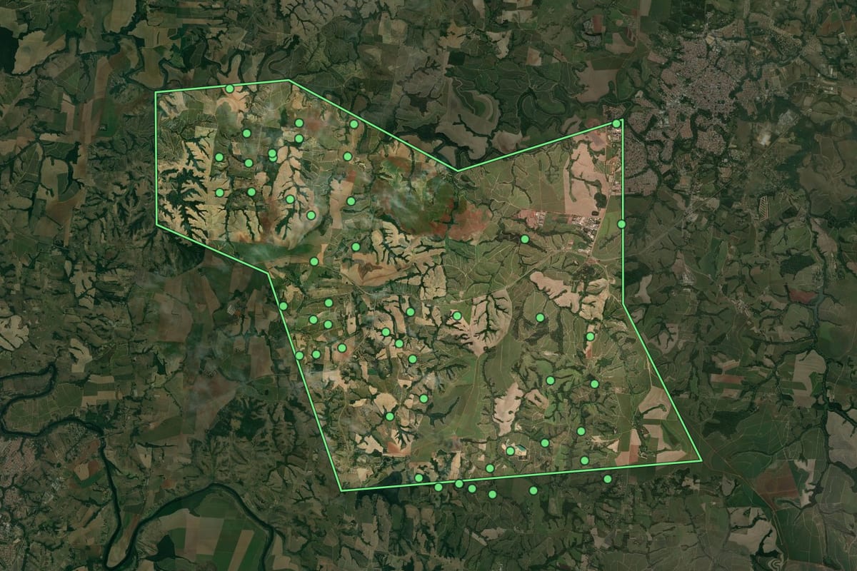 Imagem de satélite de Rafard (SP), com o contorno do município e a posição dos imóveis desta página.