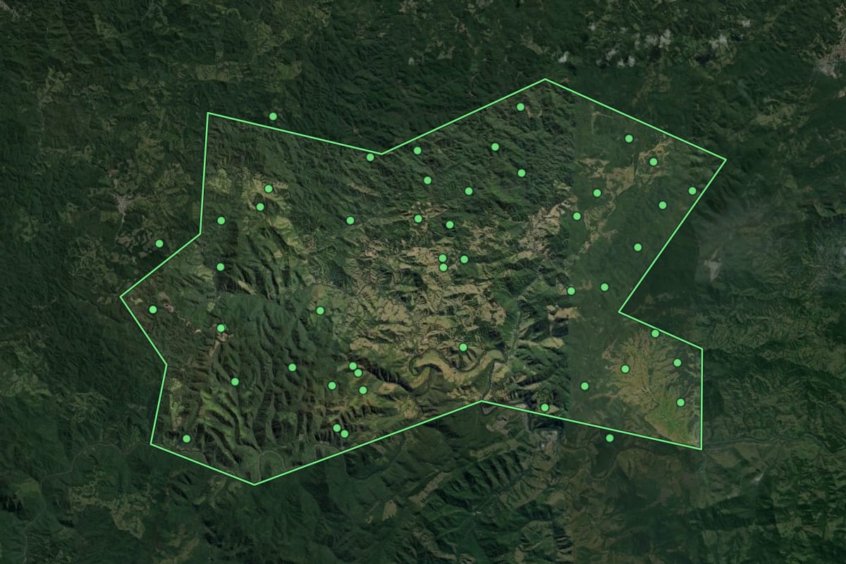 Imagem de satélite de Ribeira (SP), com o contorno do município e a posição dos imóveis desta página.