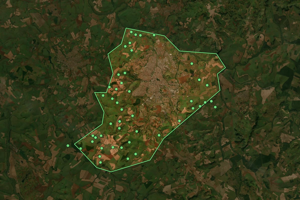 Imagem de satélite de Ribeirão Preto (SP), com o contorno do município e a posição dos imóveis desta página.
