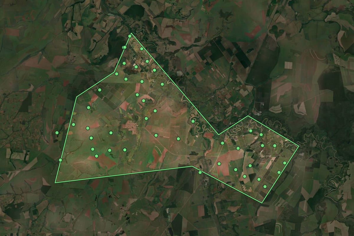 Imagem de satélite de Rincão (SP), com o contorno do município e a posição dos imóveis desta página.