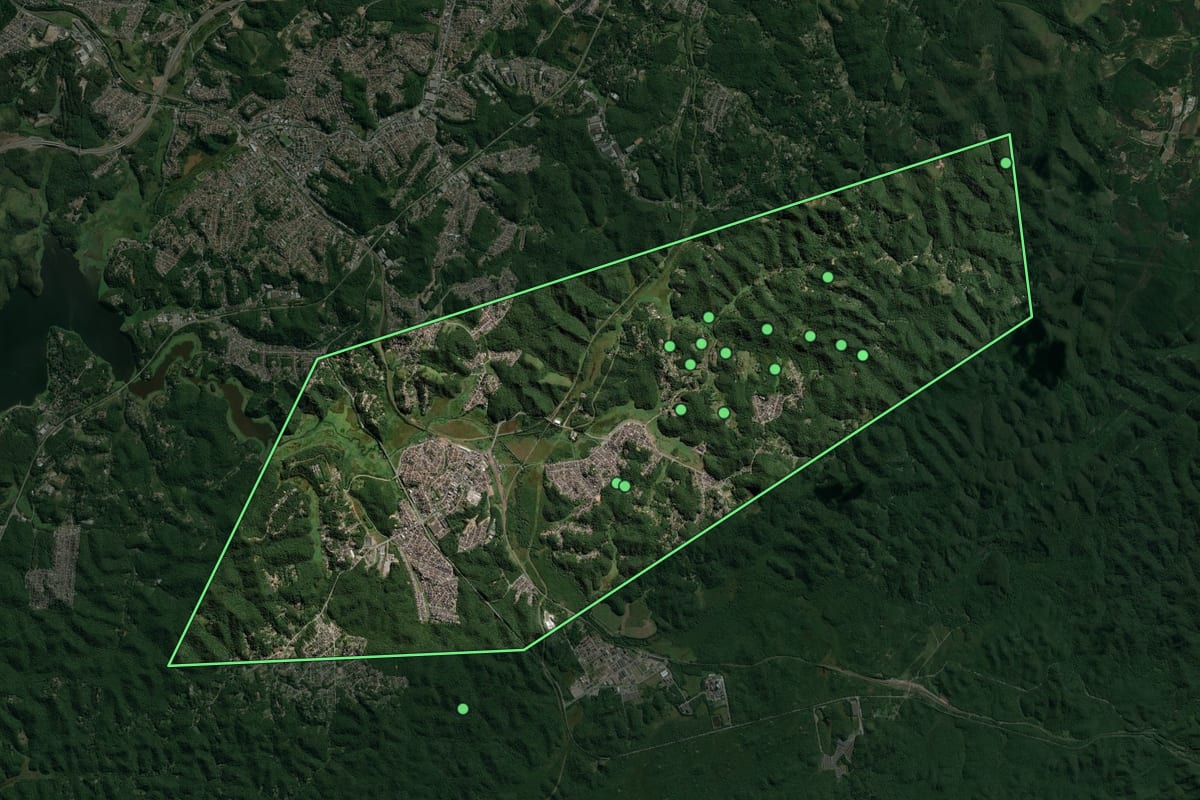 Imagem de satélite de Rio Grande da Serra (SP), com o contorno do município e a posição dos imóveis desta página.