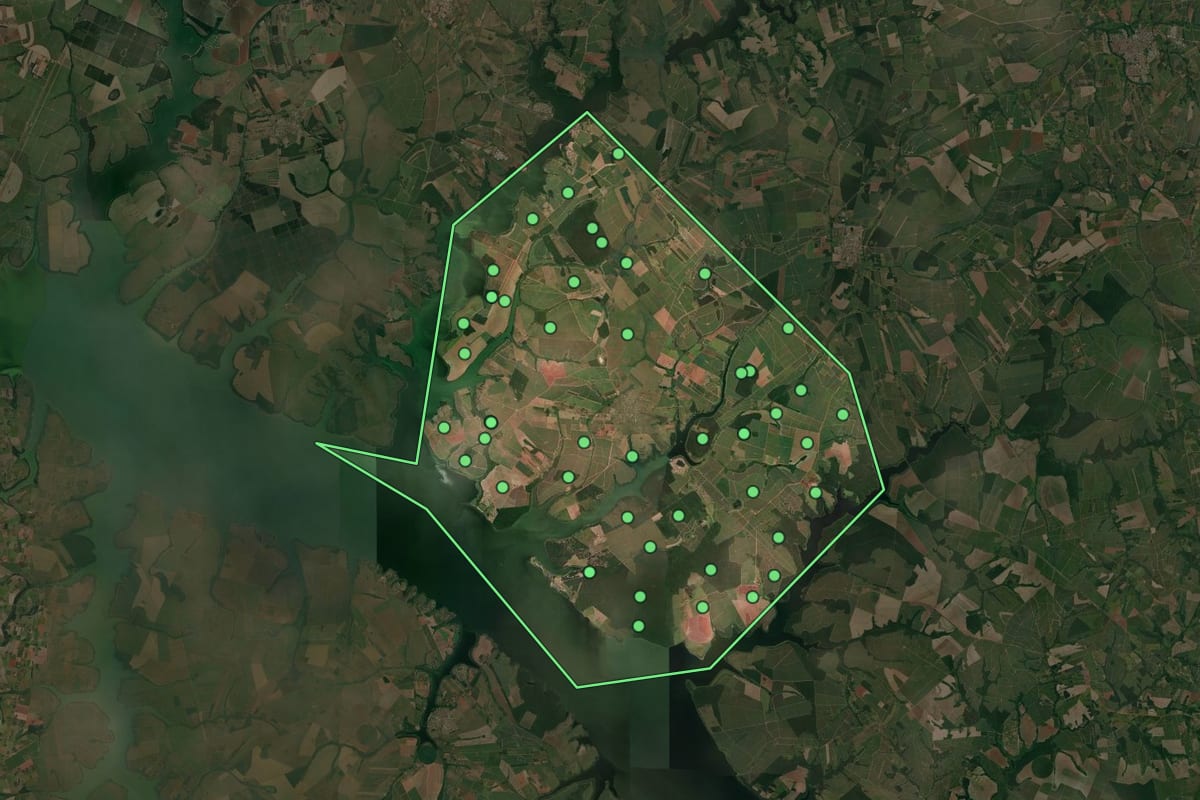 Imagem de satélite de Sales (SP), com o contorno do município e a posição dos imóveis desta página.