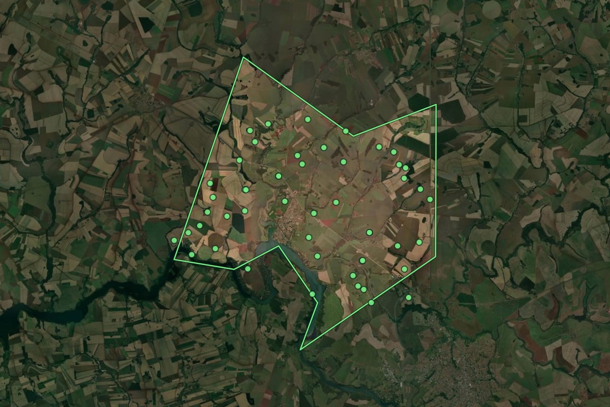 Imagem de satélite de Salto Grande (SP), com o contorno do município e a posição dos imóveis desta página.