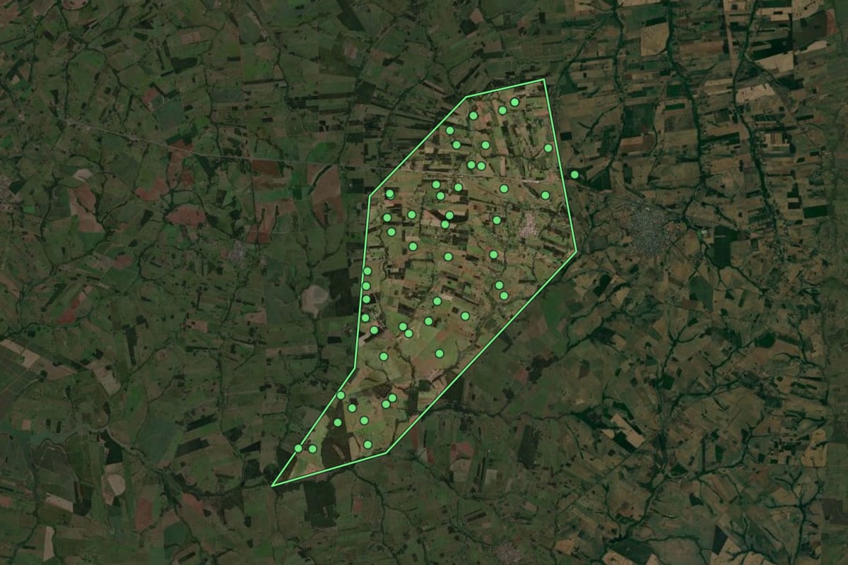 Imagem de satélite de Santa Salete (SP), com o contorno do município e a posição dos imóveis desta página.