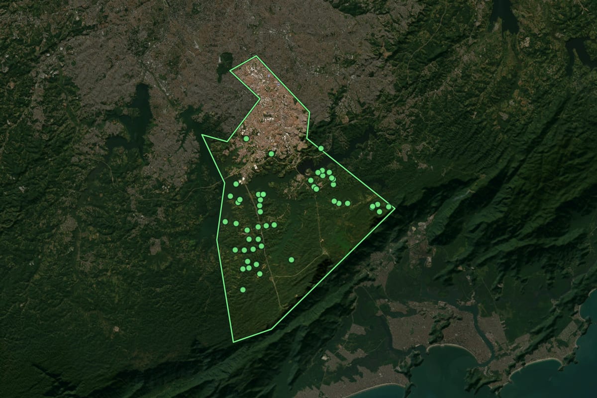 Imagem de satélite de São Bernardo do Campo (SP), com o contorno do município e a posição dos imóveis desta página.
