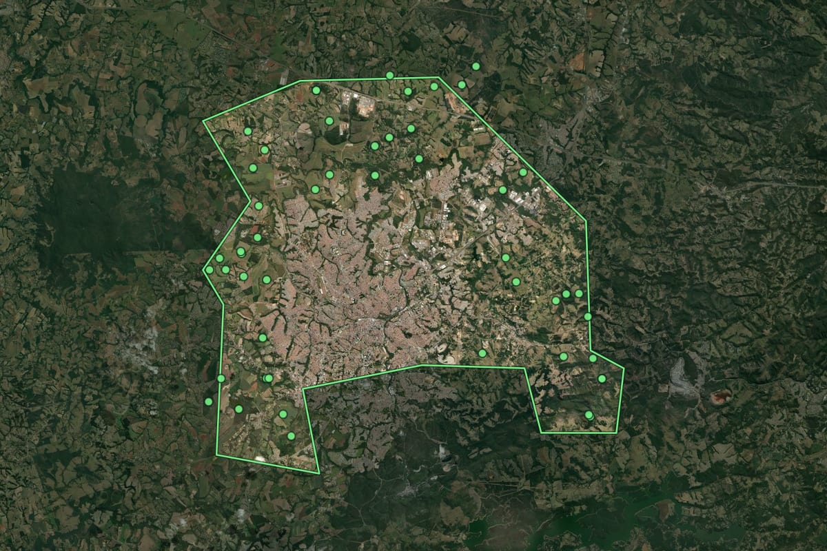 Imagem de satélite de Sorocaba (SP), com o contorno do município e a posição dos imóveis desta página.