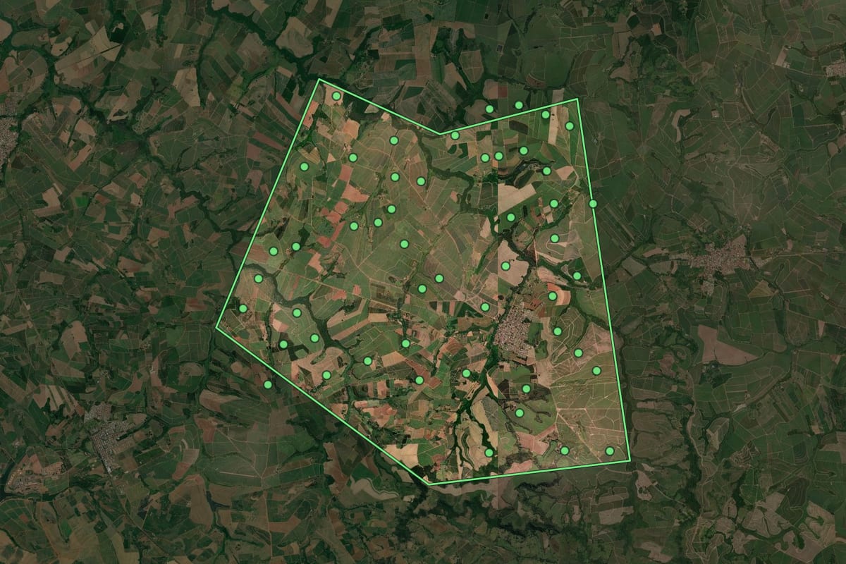Imagem de satélite de Taiaçu (SP), com o contorno do município e a posição dos imóveis desta página.