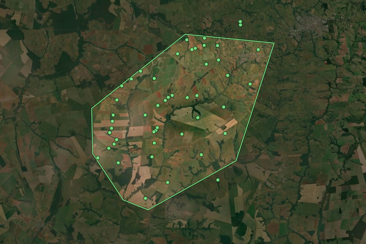 Imagem de satélite de Tarabai (SP), com o contorno do município e a posição dos imóveis desta página.