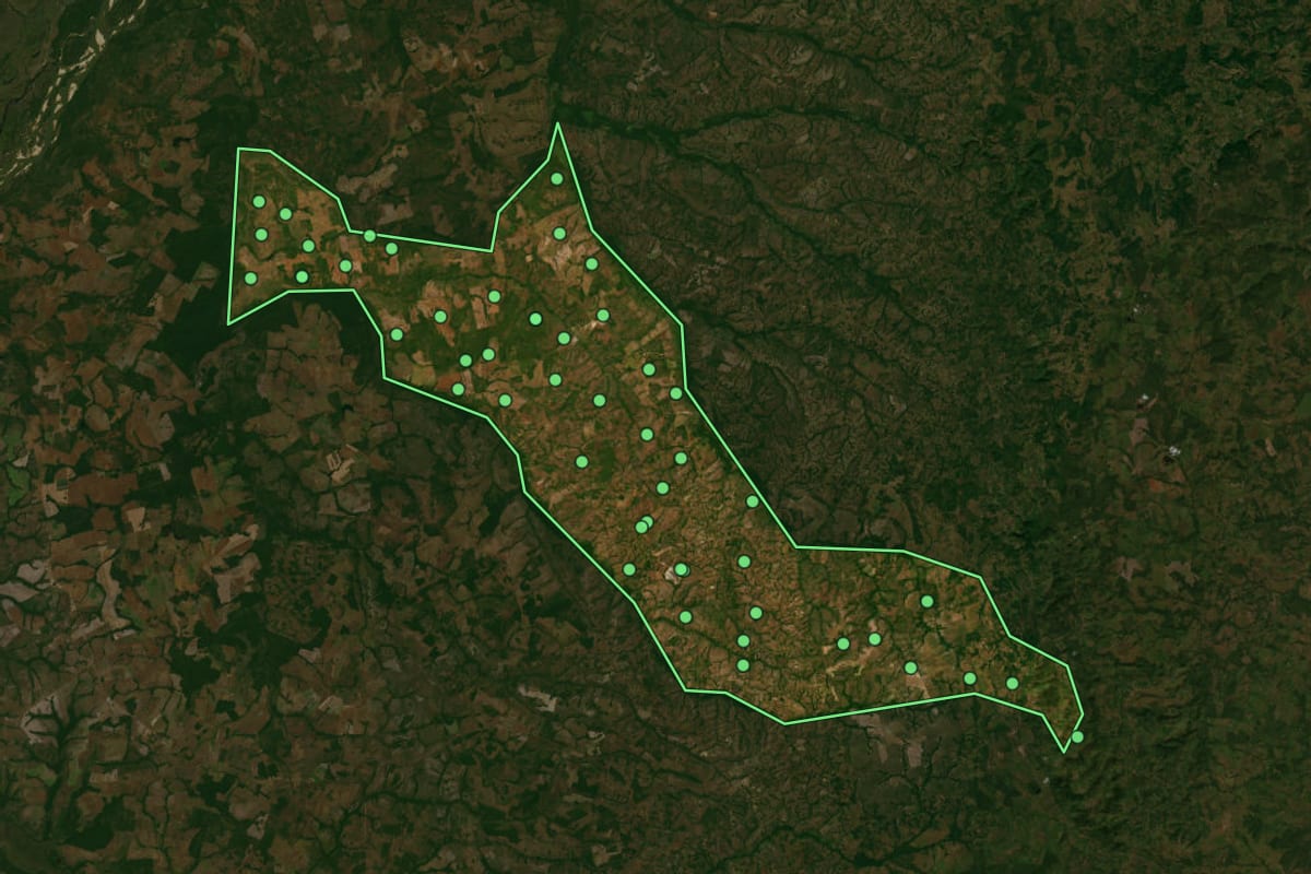 Imagem de satélite de Abreulândia (TO), com o contorno do município e a posição dos imóveis desta página.