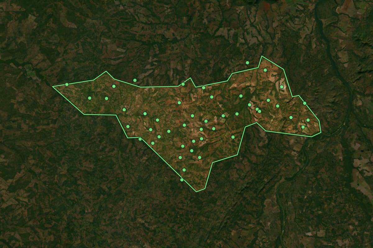 Imagem de satélite de Aliança do Tocantins (TO), com o contorno do município e a posição dos imóveis desta página.