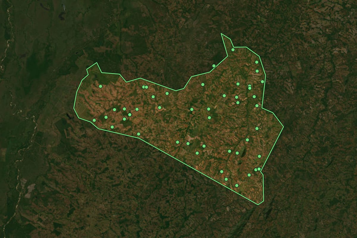 Imagem de satélite de Araguaçu (TO), com o contorno do município e a posição dos imóveis desta página.