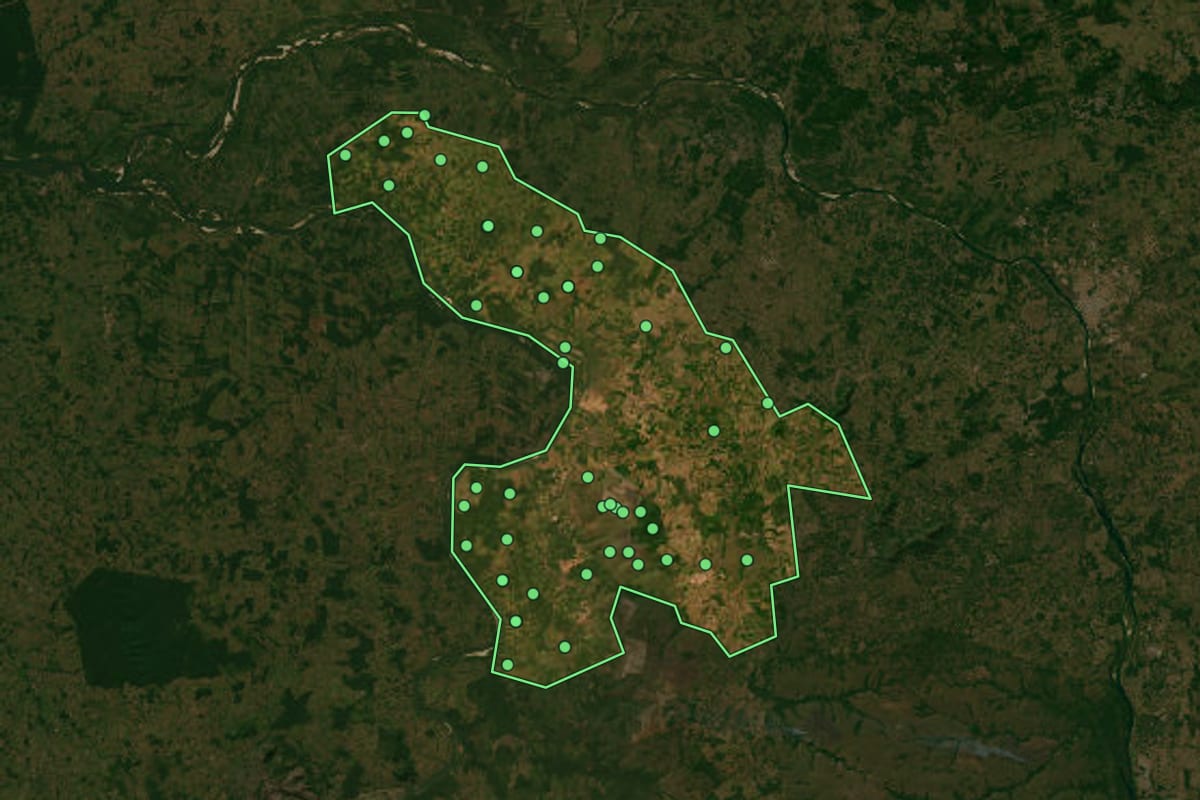Imagem de satélite de Araguatins (TO), com o contorno do município e a posição dos imóveis desta página.