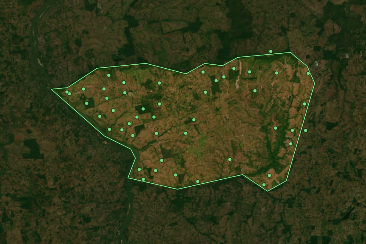 Imagem de satélite de Arapoema (TO), com o contorno do município e a posição dos imóveis desta página.