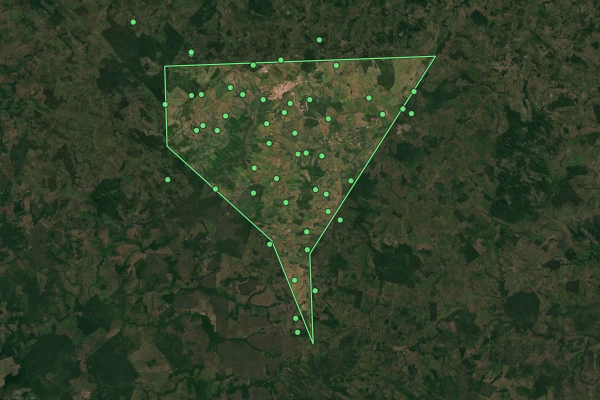 Imagem de satélite de Axixá do Tocantins (TO), com o contorno do município e a posição dos imóveis desta página.