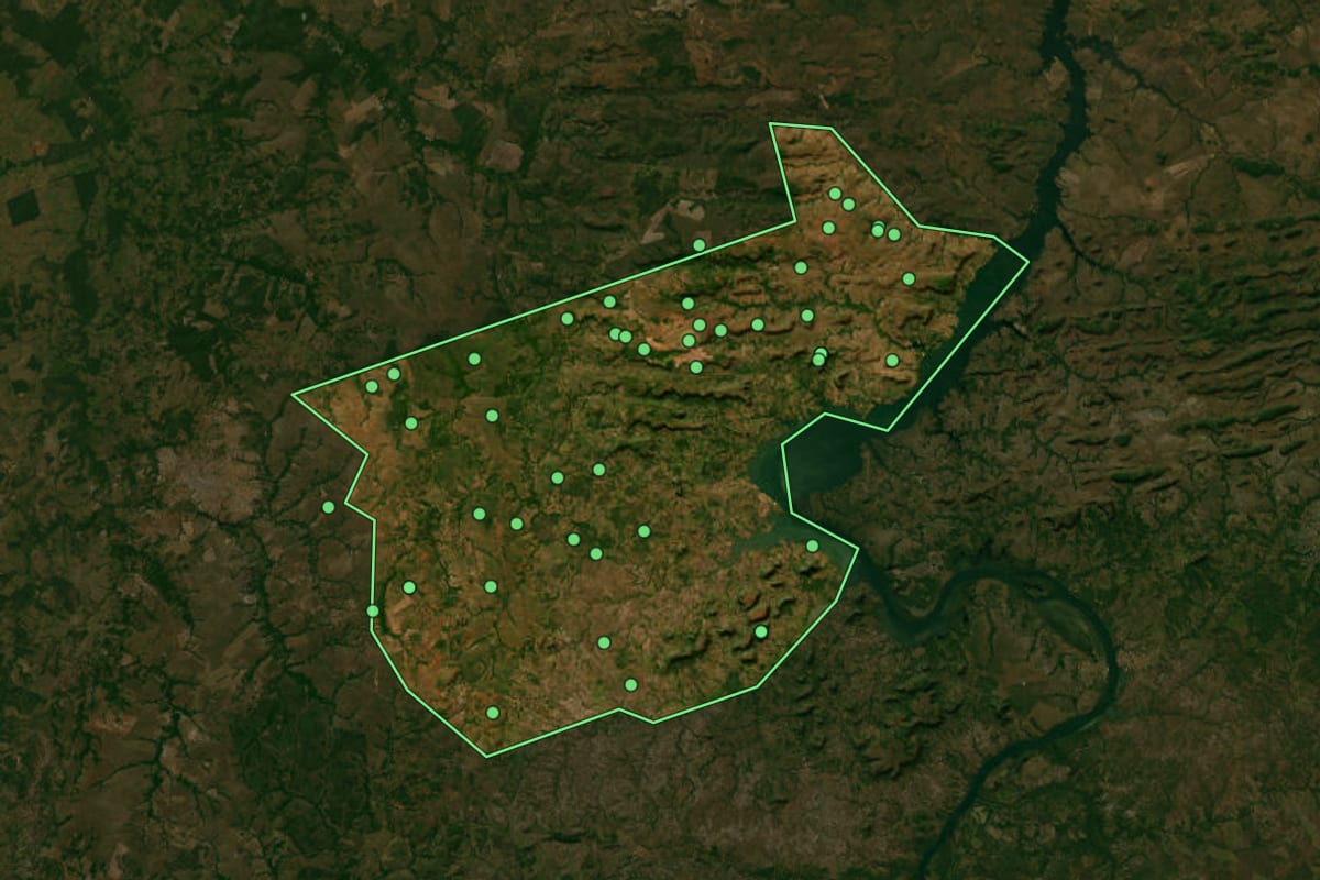 Imagem de satélite de Babaçulândia (TO), com o contorno do município e a posição dos imóveis desta página.