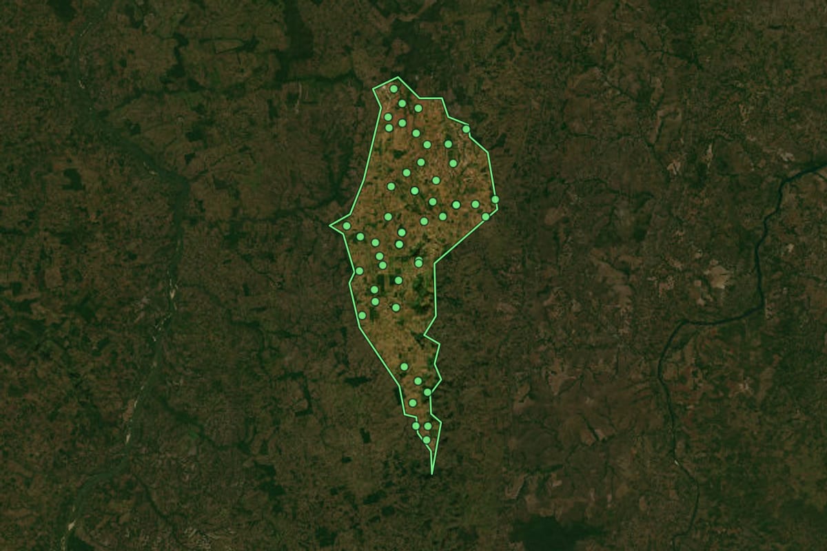 Imagem de satélite de Bandeirantes do Tocantins (TO), com o contorno do município e a posição dos imóveis desta página.