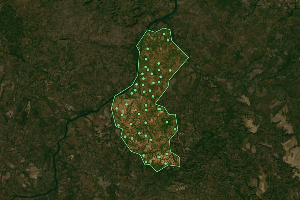 Imagem de satélite de Barra do Ouro (TO), com o contorno do município e a posição dos imóveis desta página.