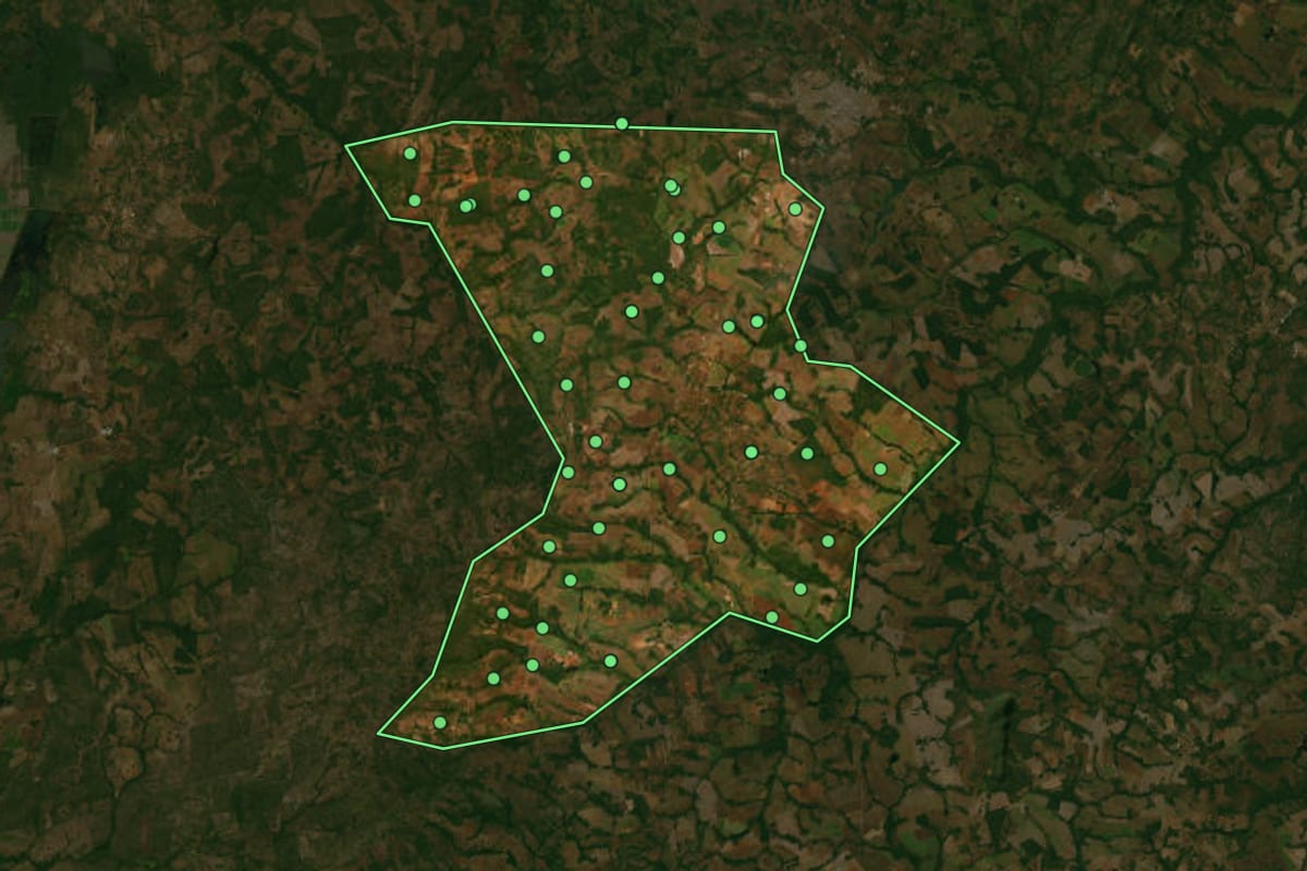 Imagem de satélite de Cariri do Tocantins (TO), com o contorno do município e a posição dos imóveis desta página.