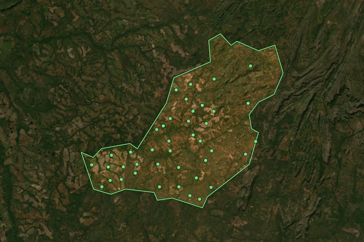 Imagem de satélite de Chapada da Natividade (TO), com o contorno do município e a posição dos imóveis desta página.