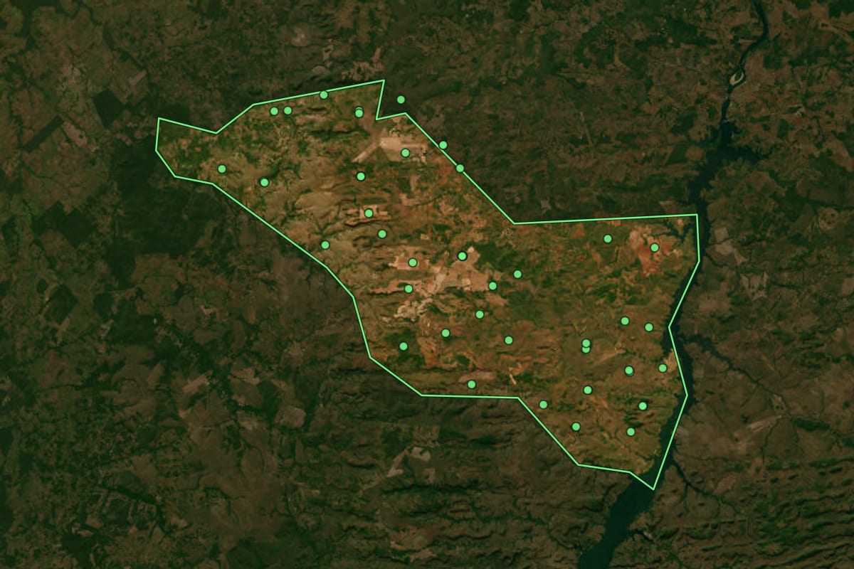 Imagem de satélite de Darcinópolis (TO), com o contorno do município e a posição dos imóveis desta página.