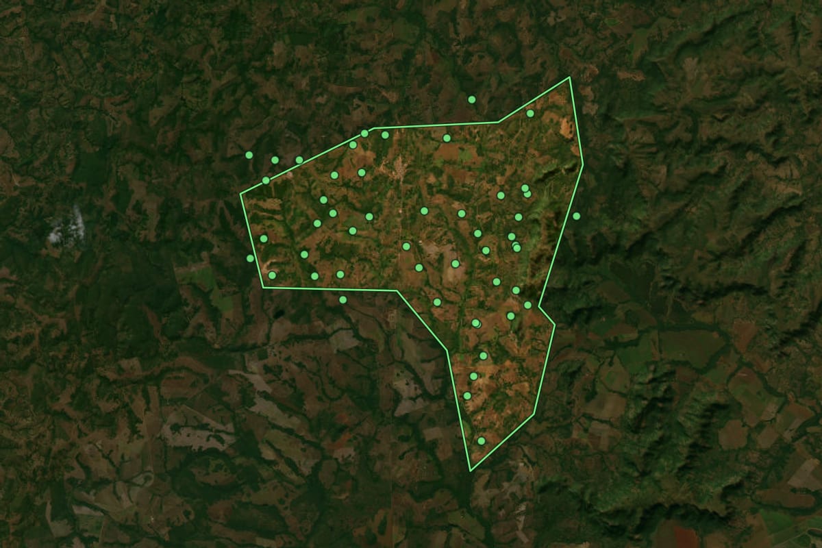 Imagem de satélite de Fátima (TO), com o contorno do município e a posição dos imóveis desta página.