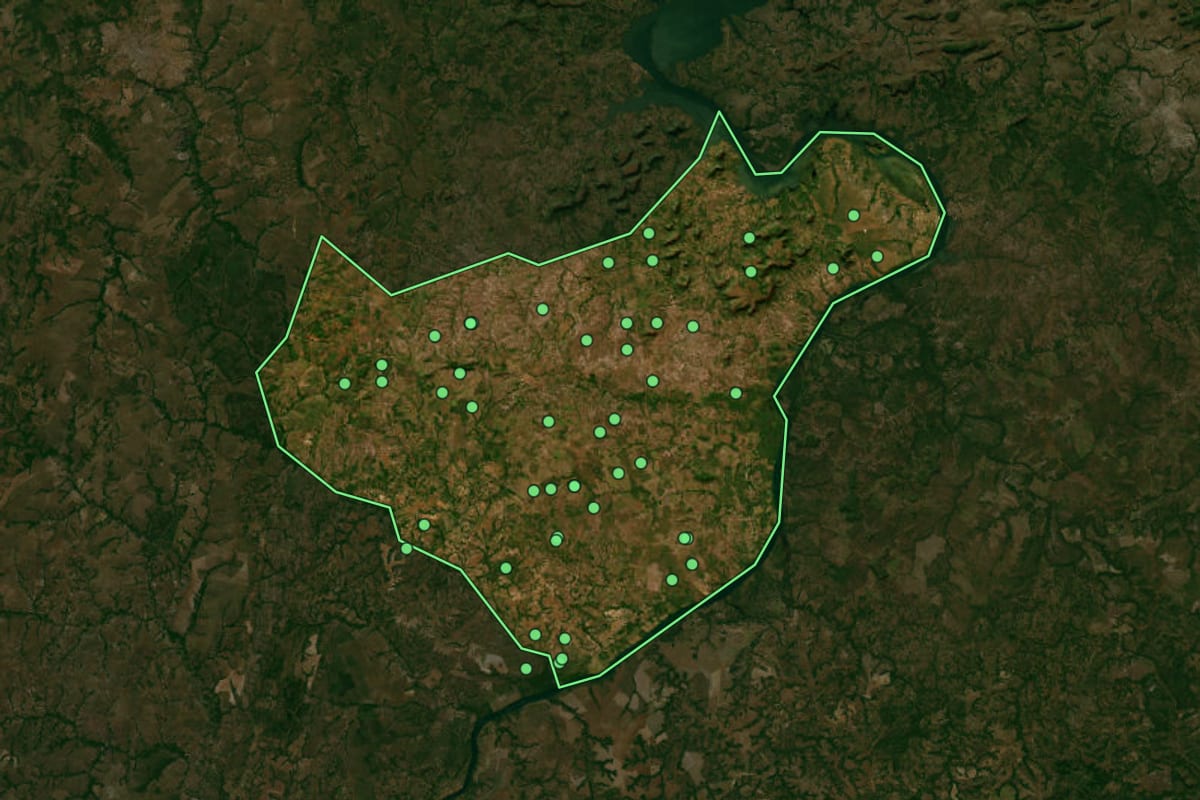 Imagem de satélite de Filadélfia (TO), com o contorno do município e a posição dos imóveis desta página.