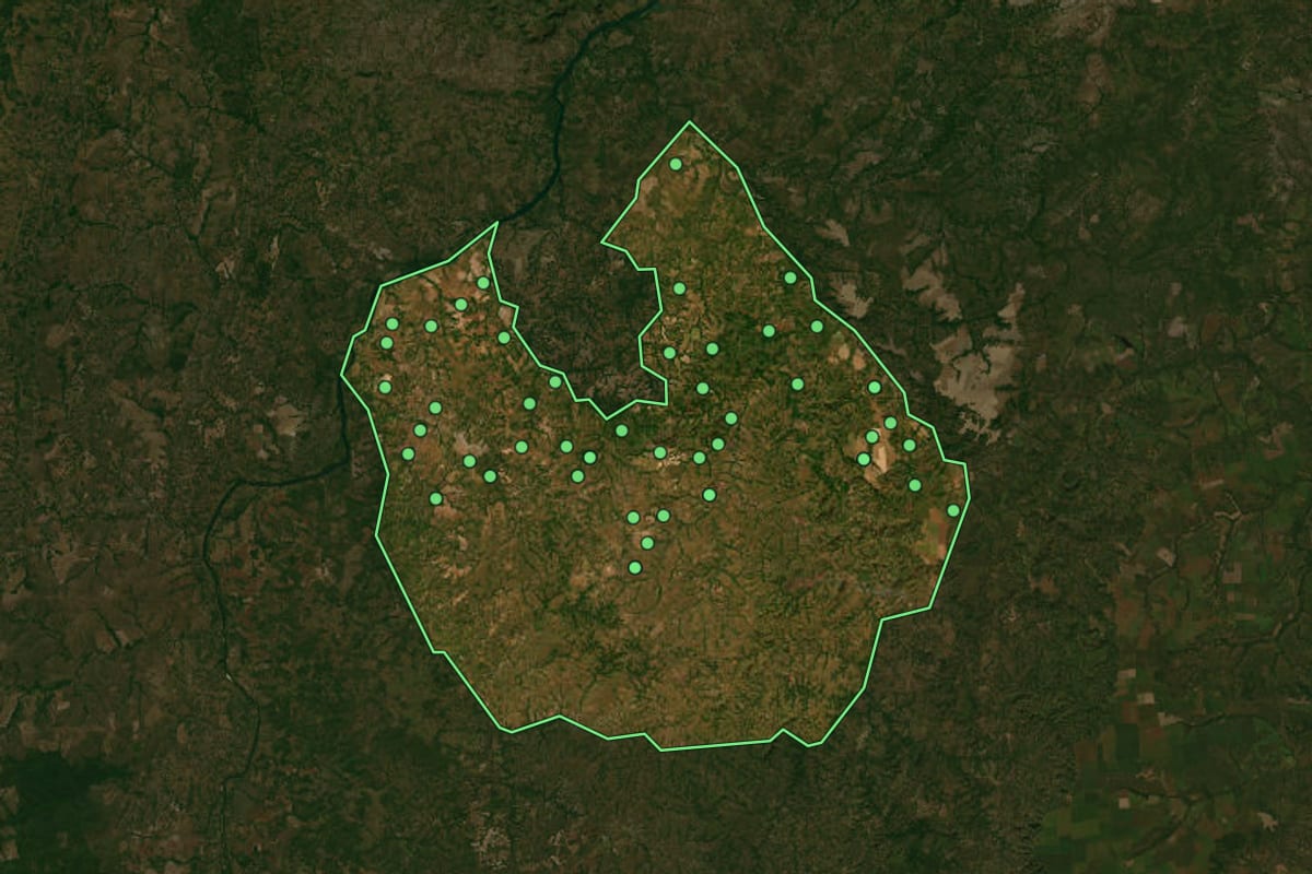 Imagem de satélite de Goiatins (TO), com o contorno do município e a posição dos imóveis desta página.