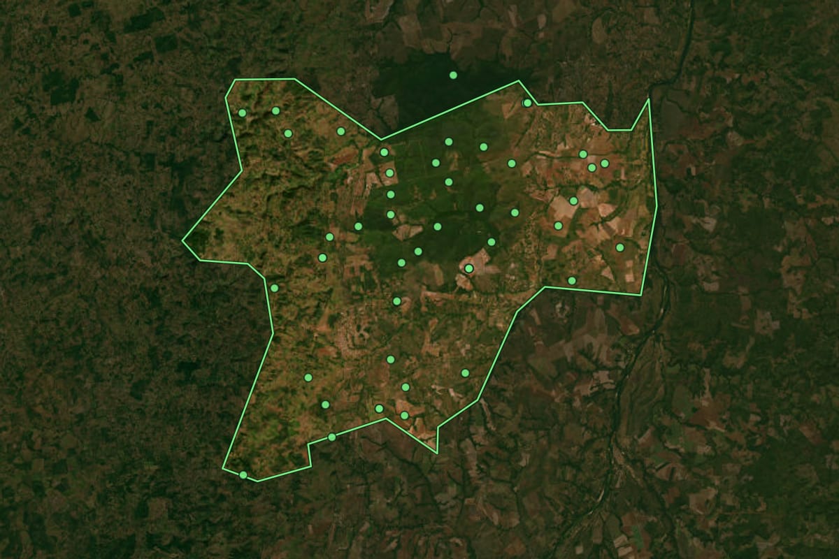 Imagem de satélite de Guaraí (TO), com o contorno do município e a posição dos imóveis desta página.