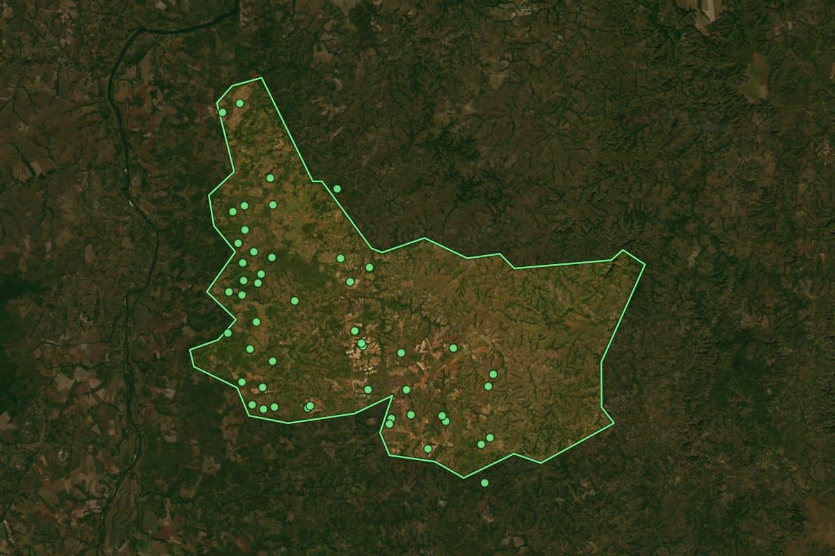 Imagem de satélite de Itacajá (TO), com o contorno do município e a posição dos imóveis desta página.