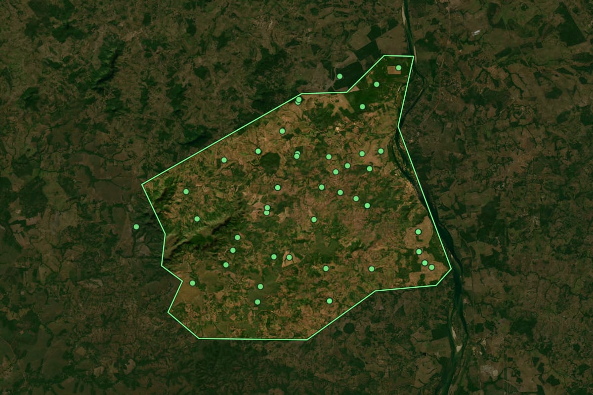 Imagem de satélite de Itaguatins (TO), com o contorno do município e a posição dos imóveis desta página.