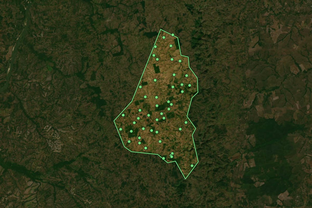 Imagem de satélite de Itaporã do Tocantins (TO), com o contorno do município e a posição dos imóveis desta página.
