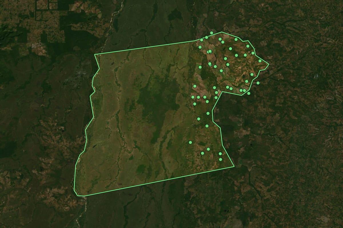 Imagem de satélite de Lagoa da Confusão (TO), com o contorno do município e a posição dos imóveis desta página.