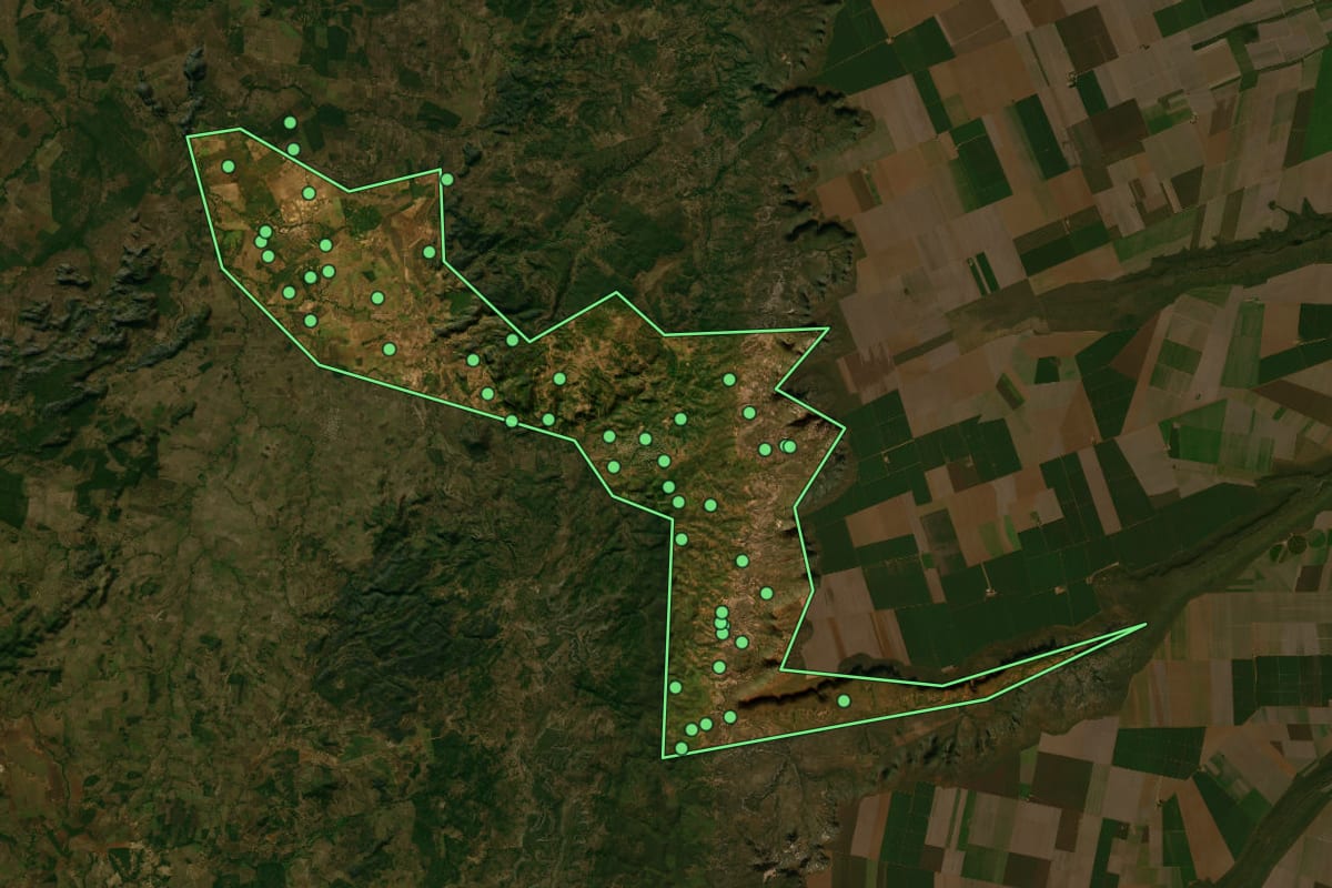Imagem de satélite de Lavandeira (TO), com o contorno do município e a posição dos imóveis desta página.