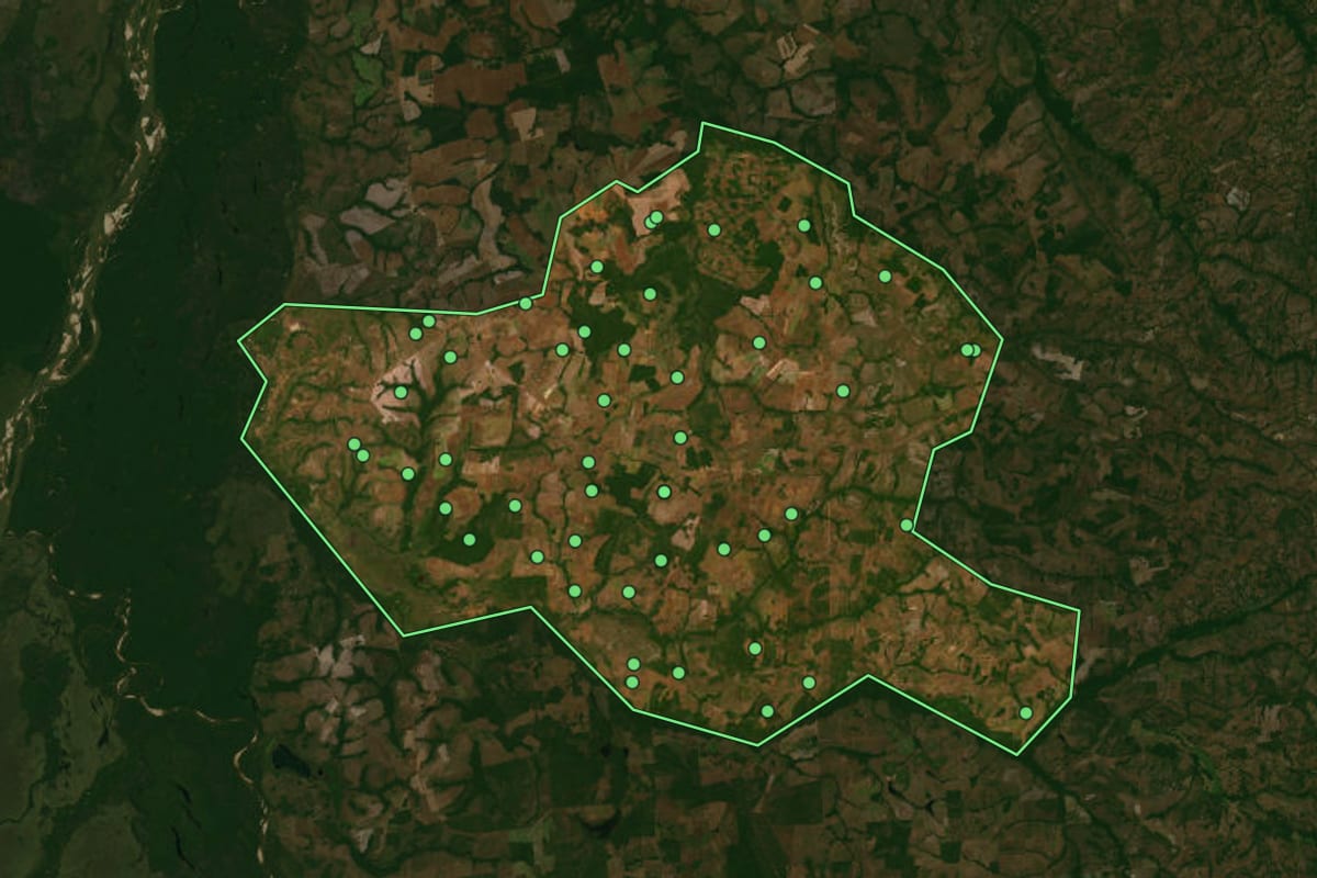Imagem de satélite de Marianópolis do Tocantins (TO), com o contorno do município e a posição dos imóveis desta página.
