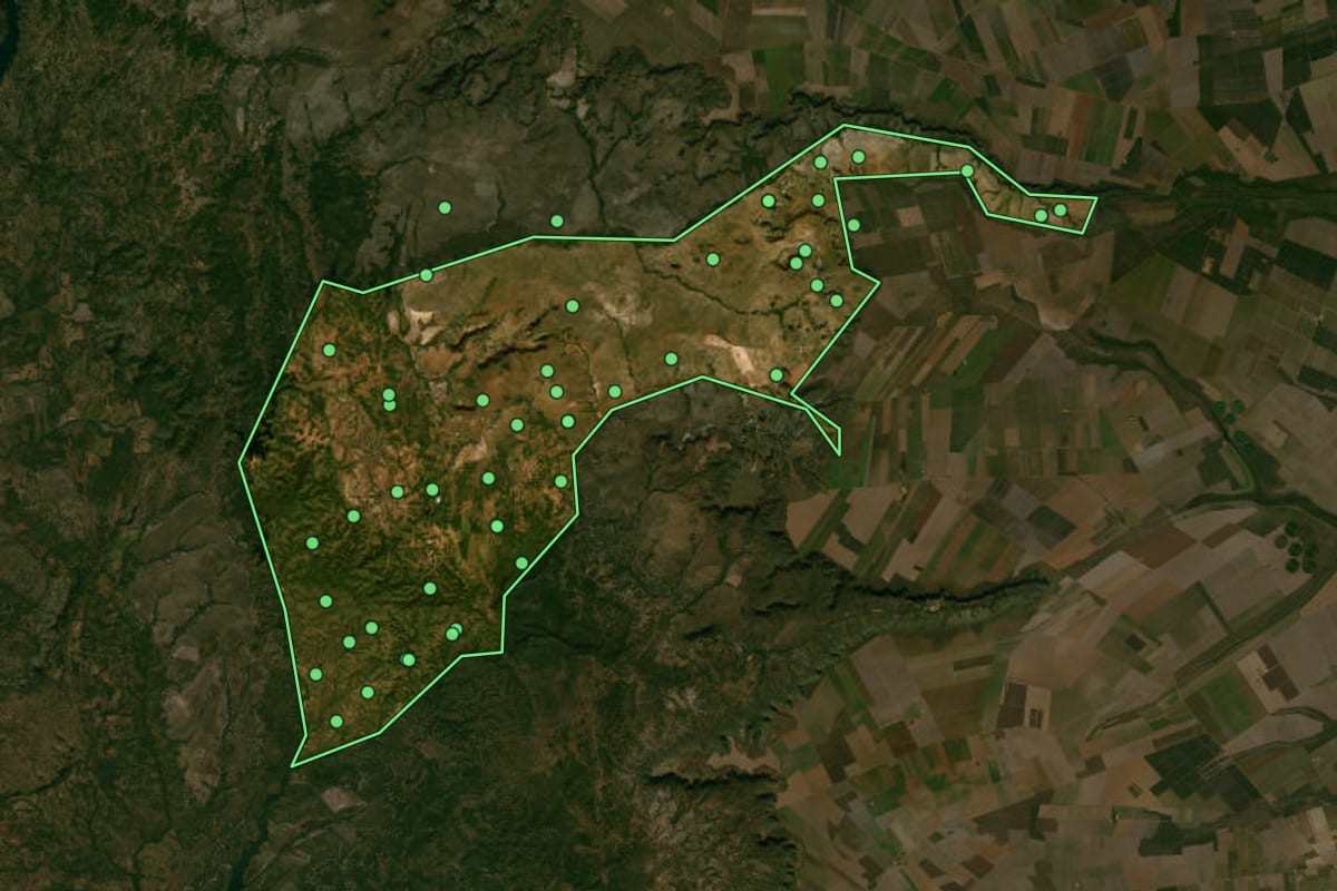 Imagem de satélite de Novo Jardim (TO), com o contorno do município e a posição dos imóveis desta página.
