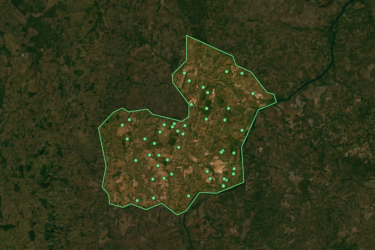 Imagem de satélite de Palmeirante (TO), com o contorno do município e a posição dos imóveis desta página.
