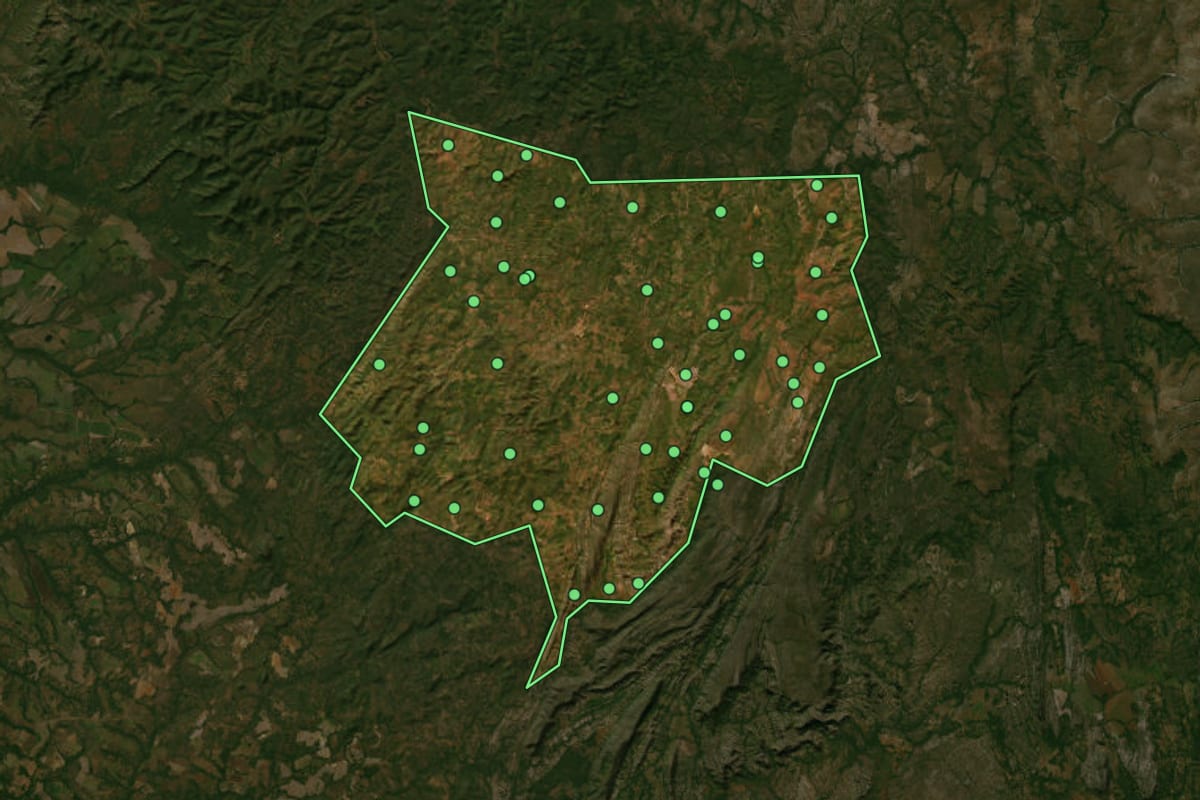 Imagem de satélite de Pindorama do Tocantins (TO), com o contorno do município e a posição dos imóveis desta página.