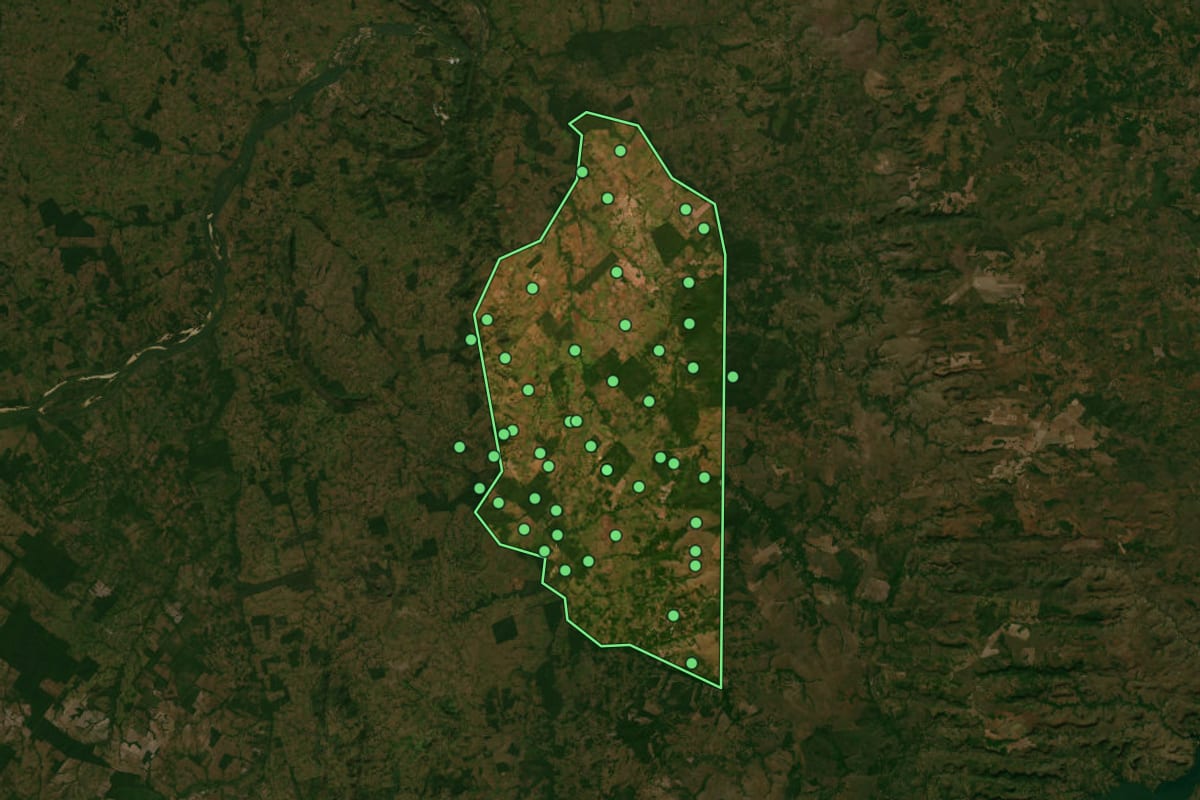 Imagem de satélite de Piraquê (TO), com o contorno do município e a posição dos imóveis desta página.