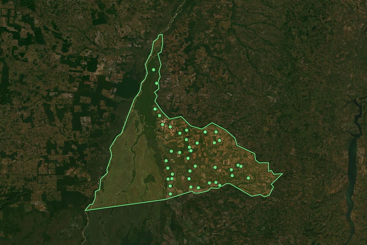Imagem de satélite de Pium (TO), com o contorno do município e a posição dos imóveis desta página.