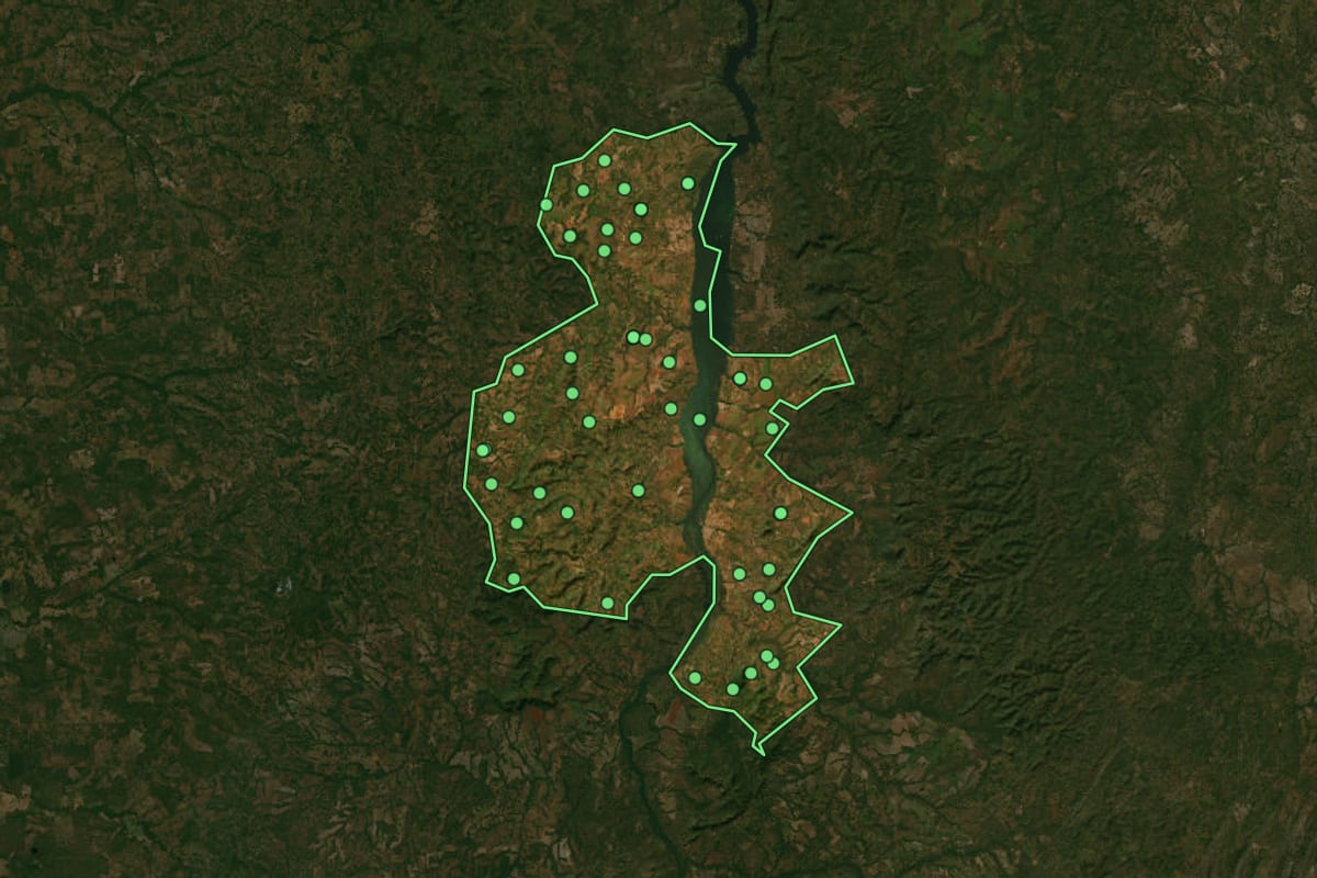 Imagem de satélite de Porto Nacional (TO), com o contorno do município e a posição dos imóveis desta página.