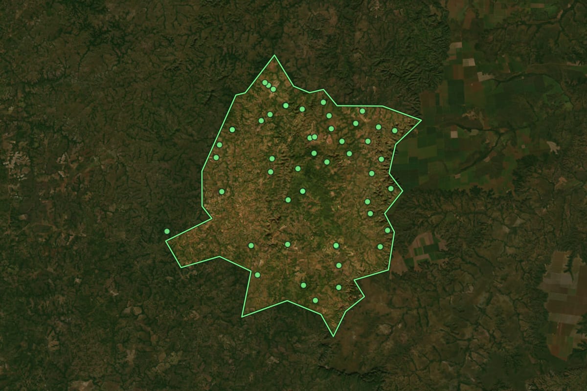 Imagem de satélite de Recursolândia (TO), com o contorno do município e a posição dos imóveis desta página.