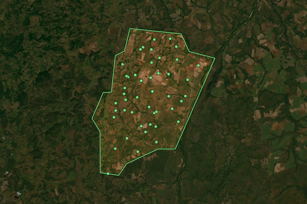 Imagem de satélite de Rio dos Bois (TO), com o contorno do município e a posição dos imóveis desta página.