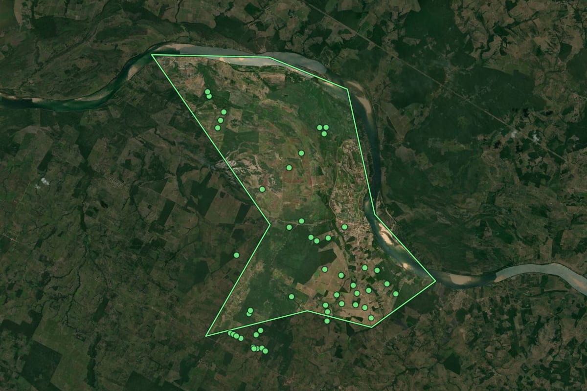 Imagem de satélite de Sampaio (TO), com o contorno do município e a posição dos imóveis desta página.