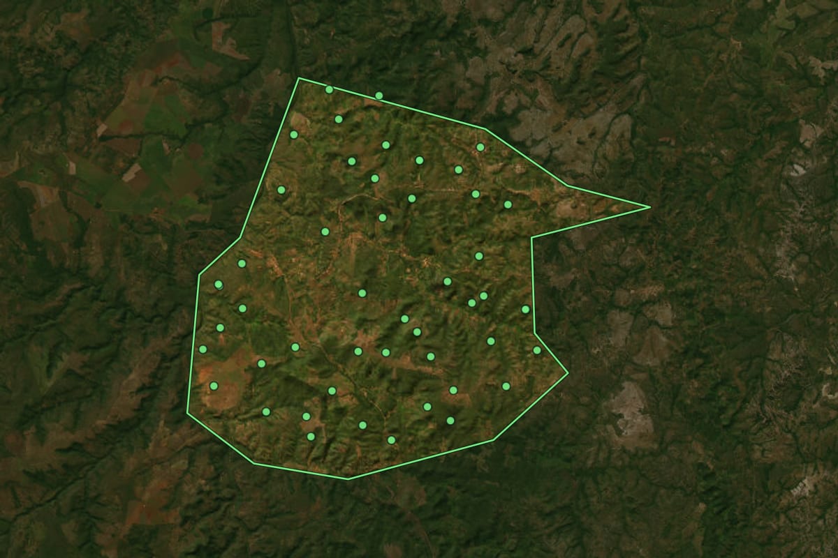 Imagem de satélite de Santa Tereza do Tocantins (TO), com o contorno do município e a posição dos imóveis desta página.