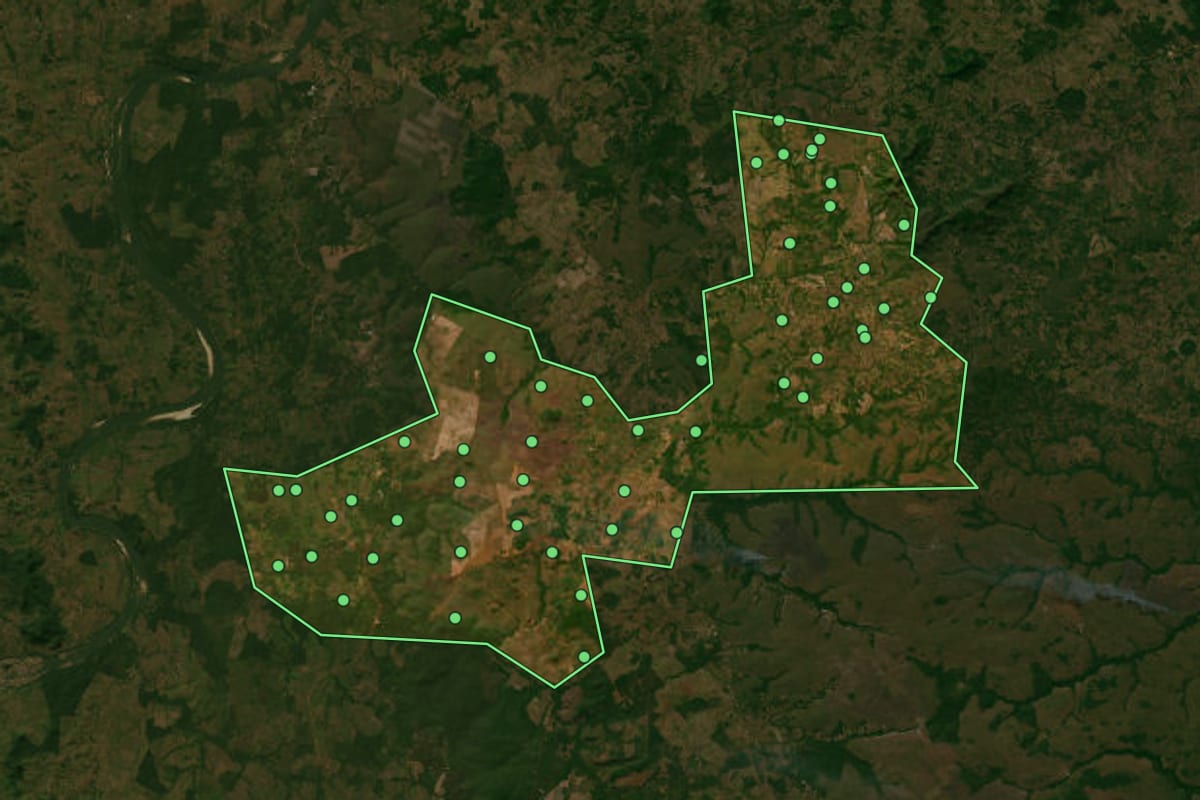 Imagem de satélite de São Bento do Tocantins (TO), com o contorno do município e a posição dos imóveis desta página.