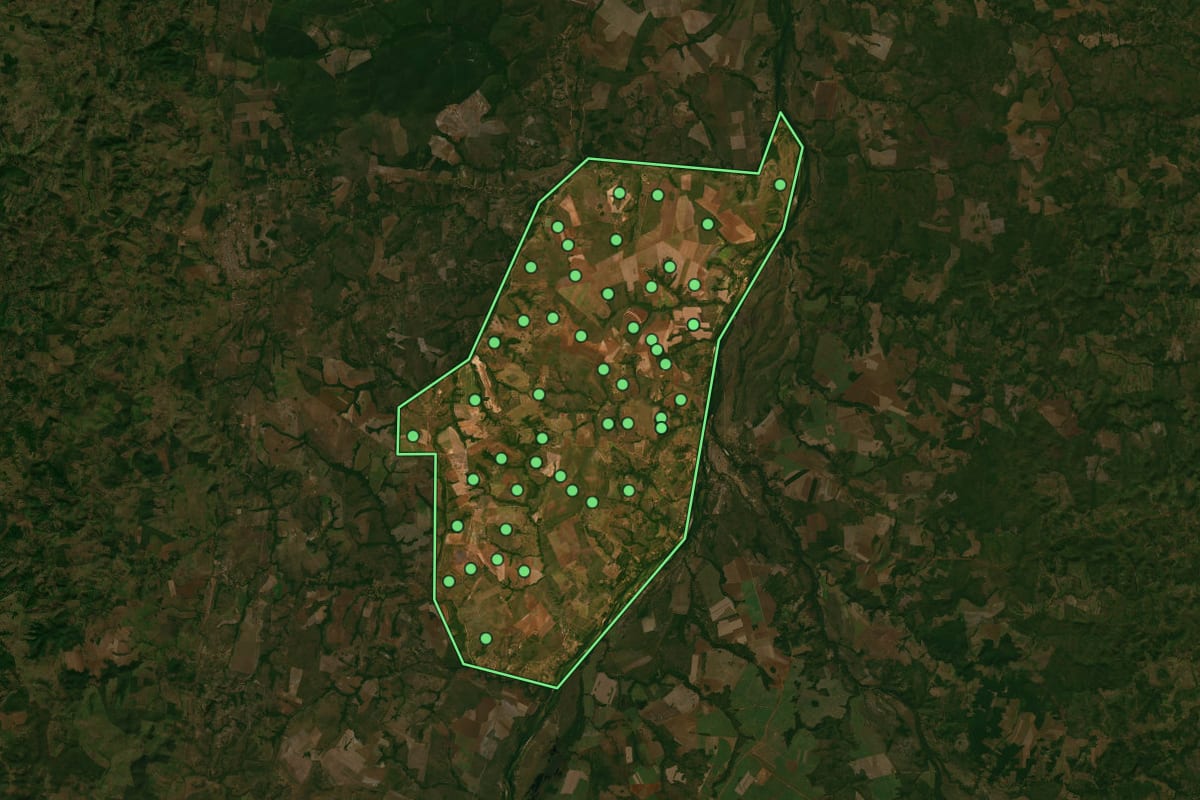 Imagem de satélite de Tupirama (TO), com o contorno do município e a posição dos imóveis desta página.